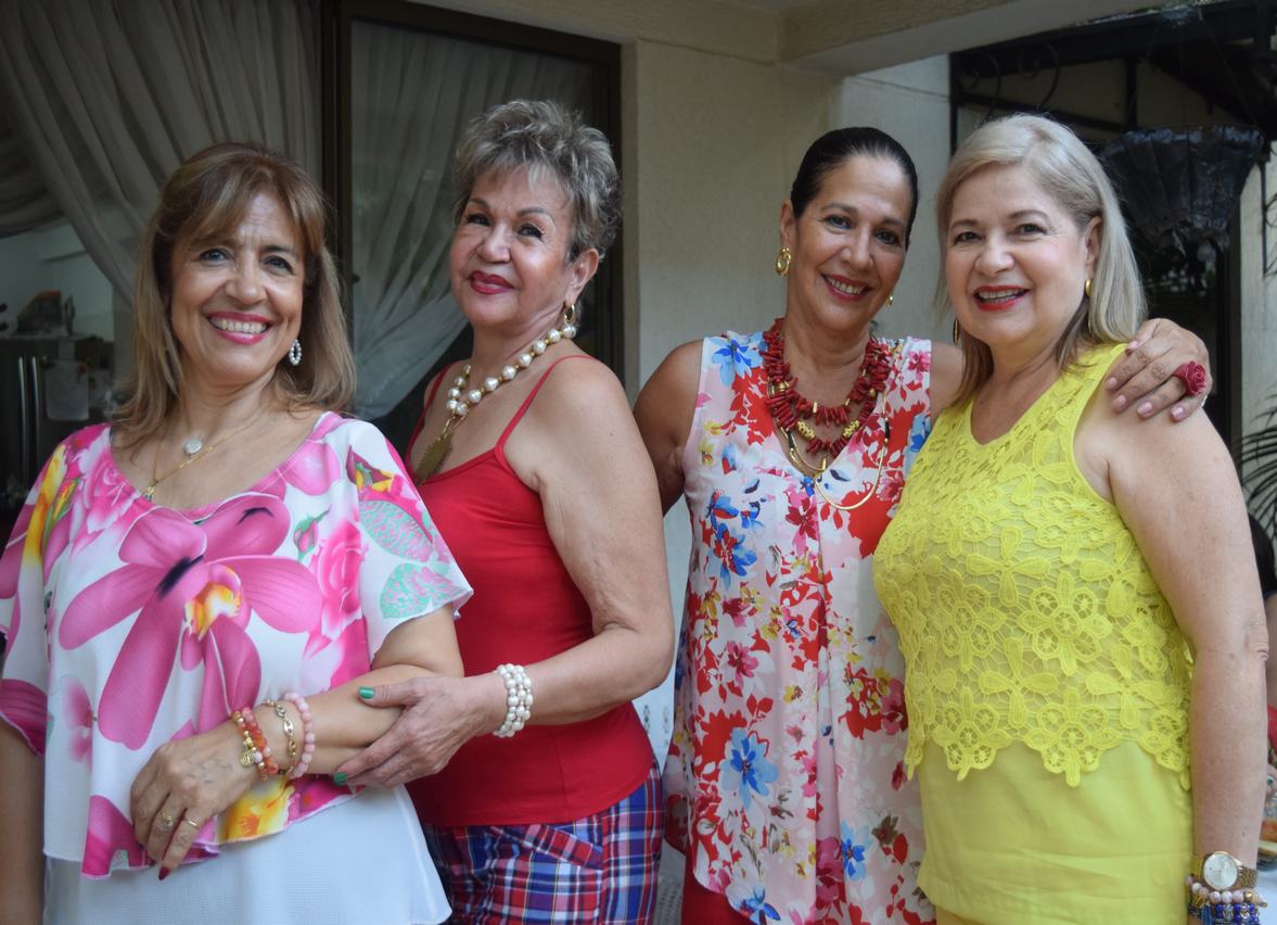 Ana Cristina de Cabrera, Esperanza Trujillo, Libia de Perdomo y Golena de Fernández.